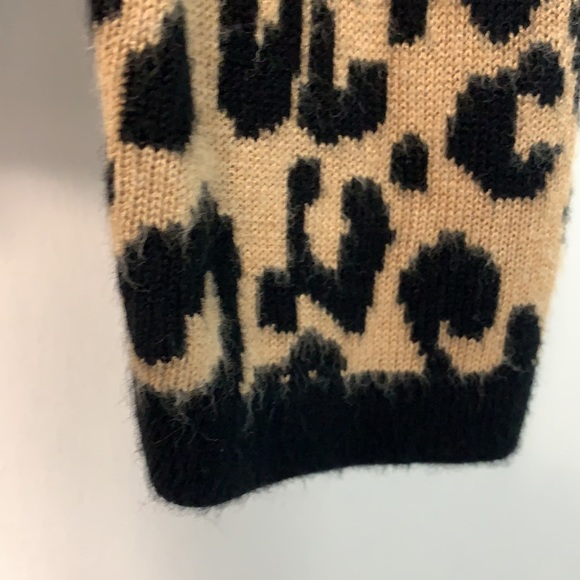 Chico’s size 1 Gold zipper in back size 10 approximately cheetah or leop… - Picture 3 of 4